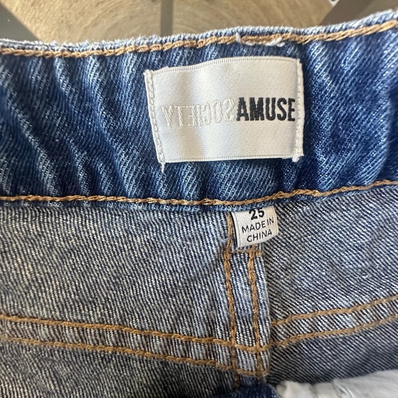 Amuse Society Cuffed Jean Shorts - Picture 5 of 5